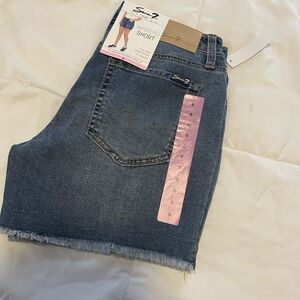 NWT Seven 7 Weekend Denim Short Fray Hem 5" Inseam Size 6 Casual